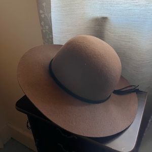Brown wool hat with black suede tie detail